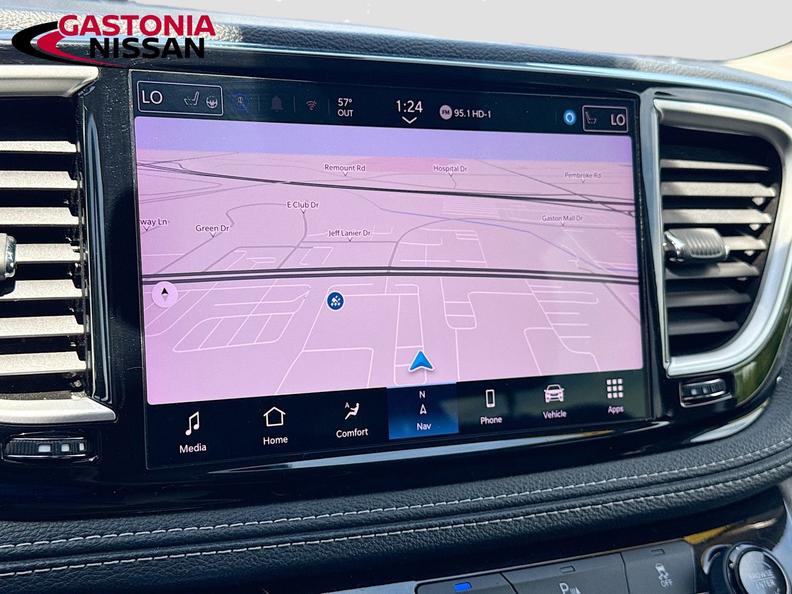 Used 2024 Chrysler Pacifica Limited FWD image 17