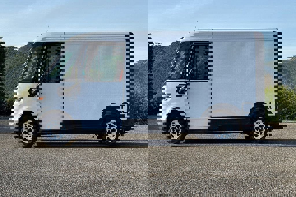 New 2025 Chevrolet Brightdrop 400 w/ Power Door Package image 7