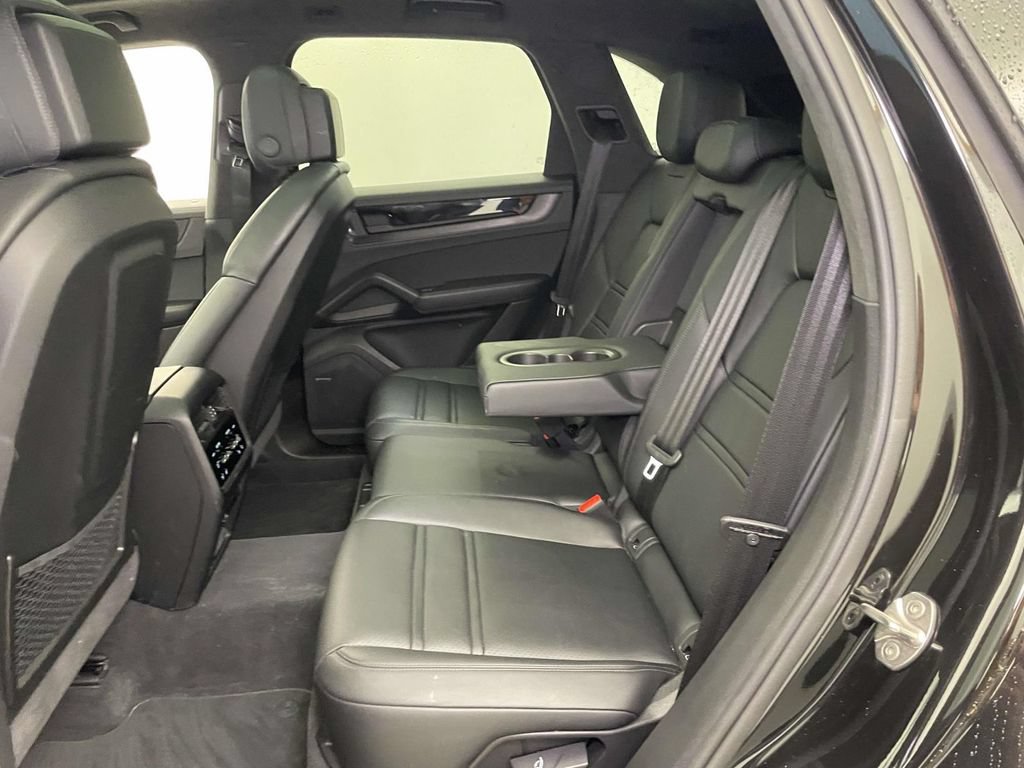 Certified 2025 Porsche Cayenne GTS AWD/4WD image 19