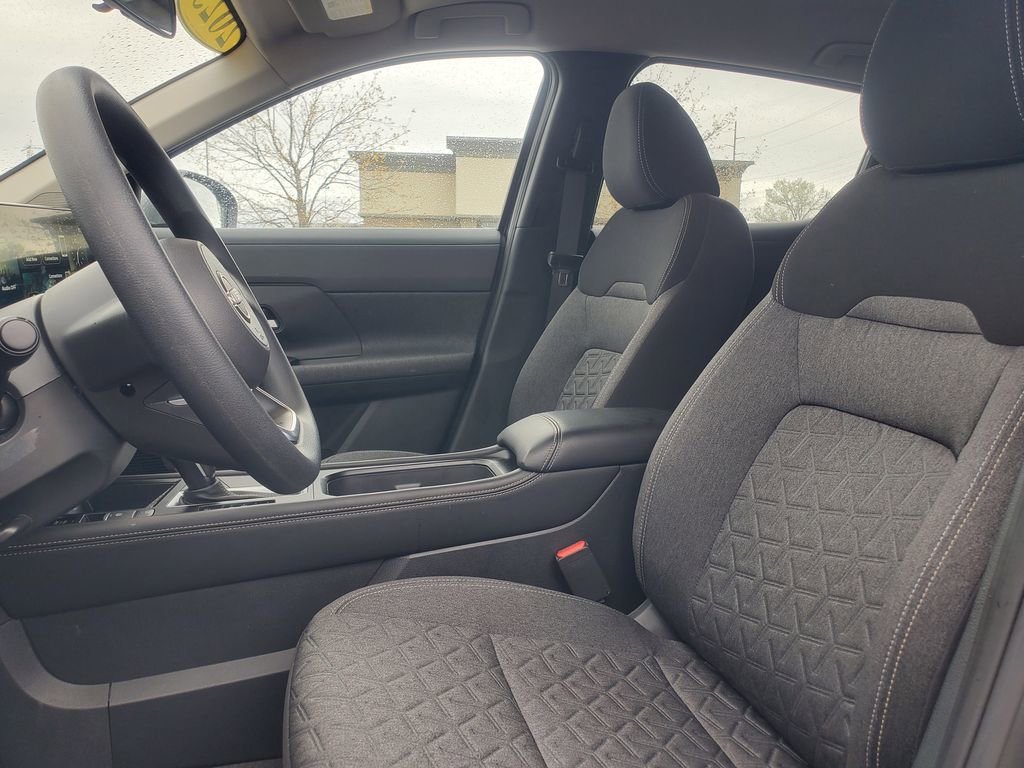 Used 2025 Nissan Kicks SV image 10