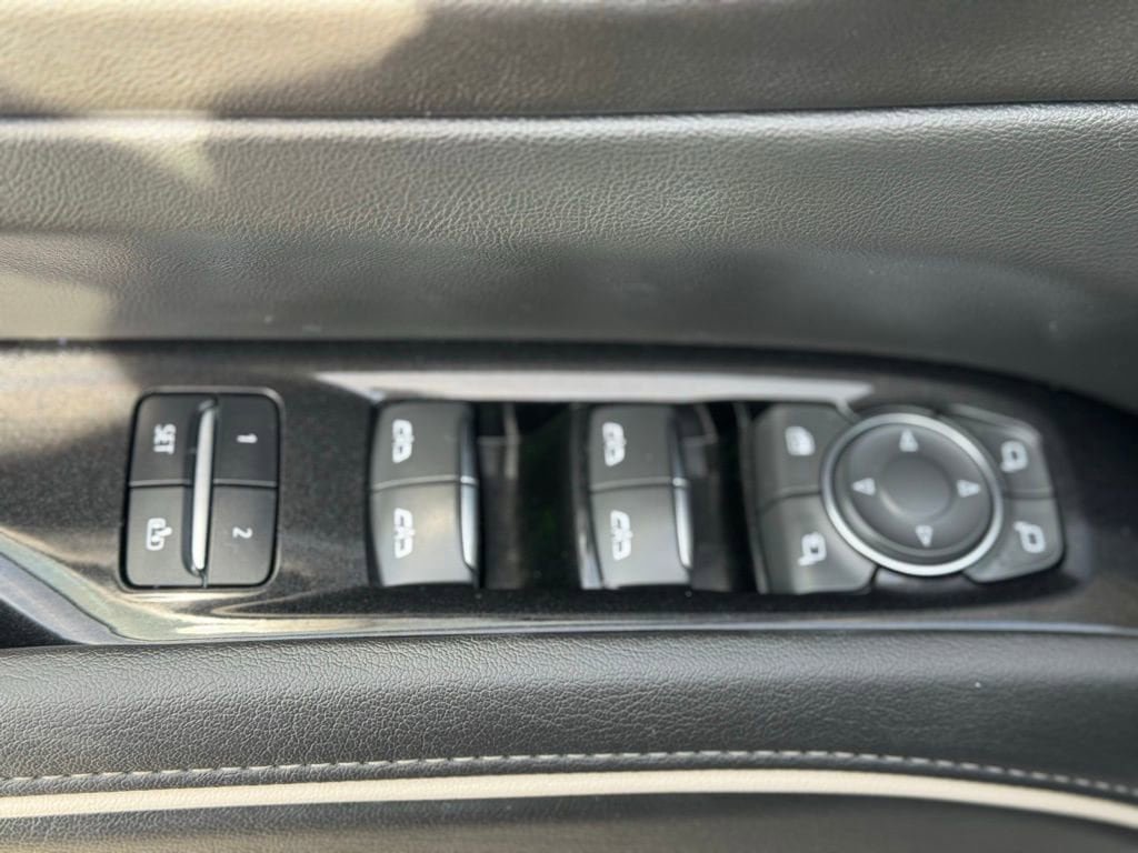 Used 2021 Cadillac Escalade ESV Sport AWD/4WD image 23