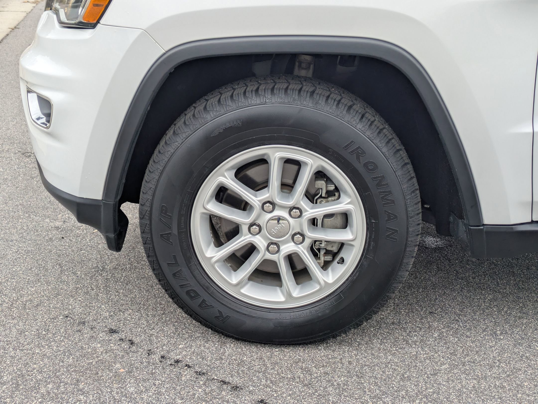 Used 2018 Jeep Grand Cherokee Laredo image 32