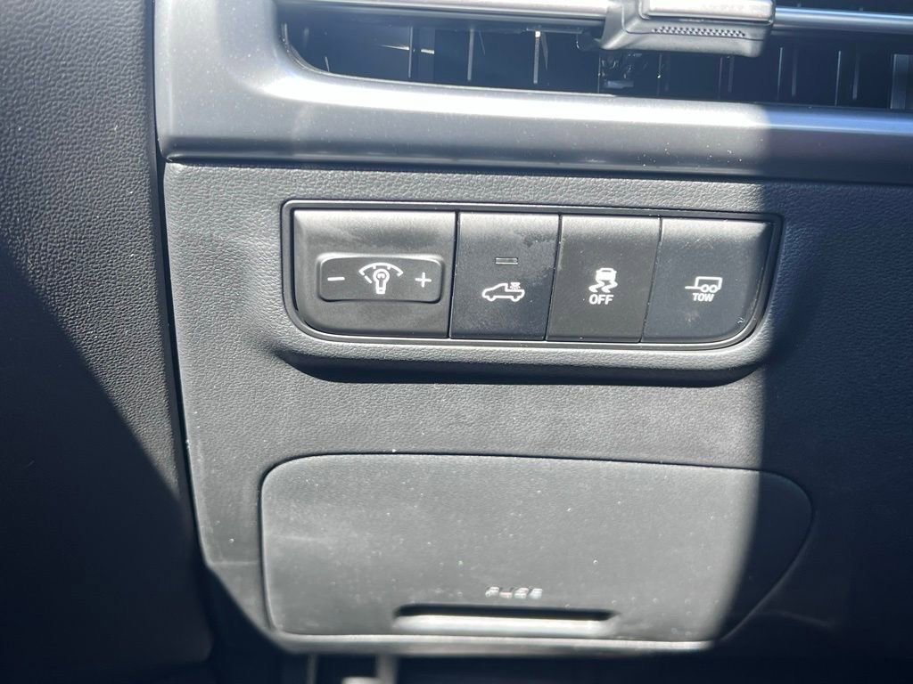 Used 2025 Hyundai Santa Cruz Limited AWD/4WD image 18