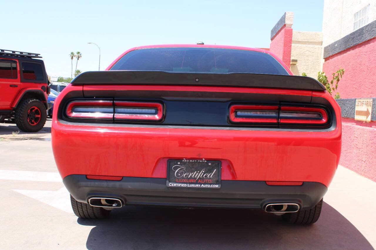 Used 2019 Dodge Challenger SXT w/ Blacktop Package RWD image 5