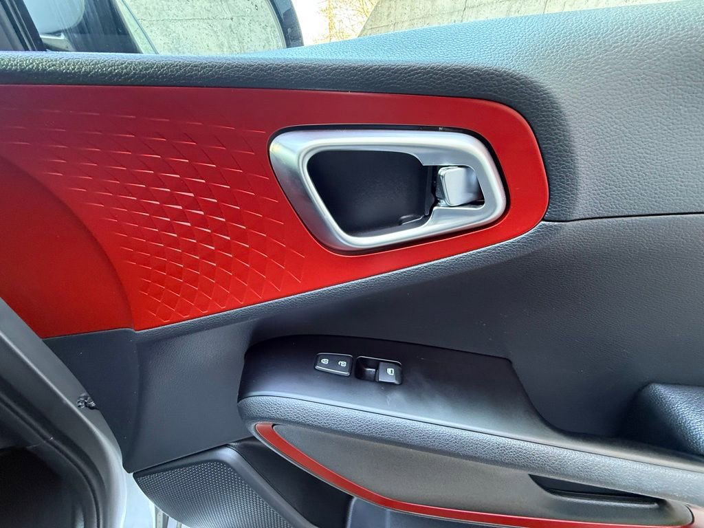 Used 2023 Kia Soul GT-Line image 18