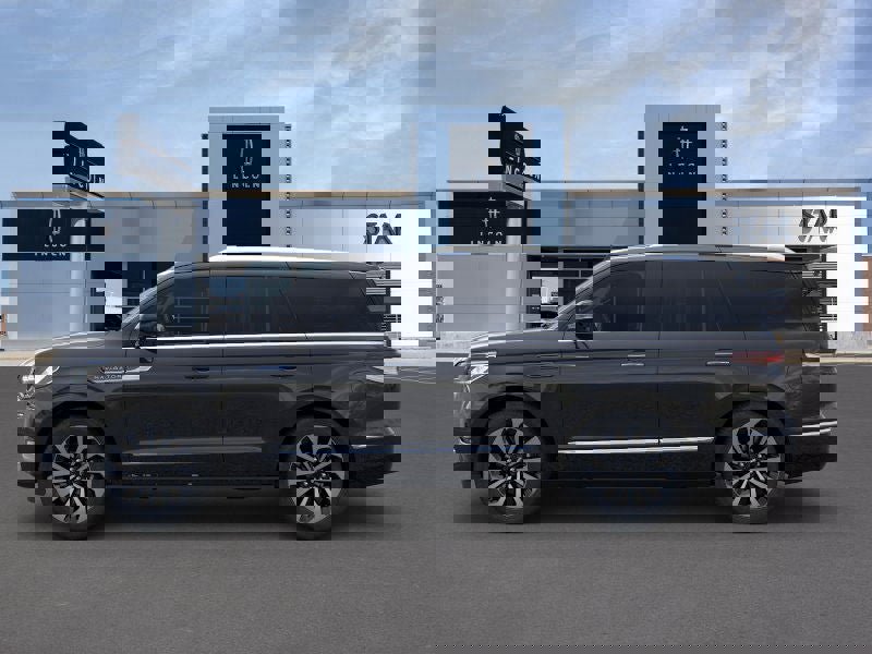 New 2022 Lincoln Navigator Reserve image 3