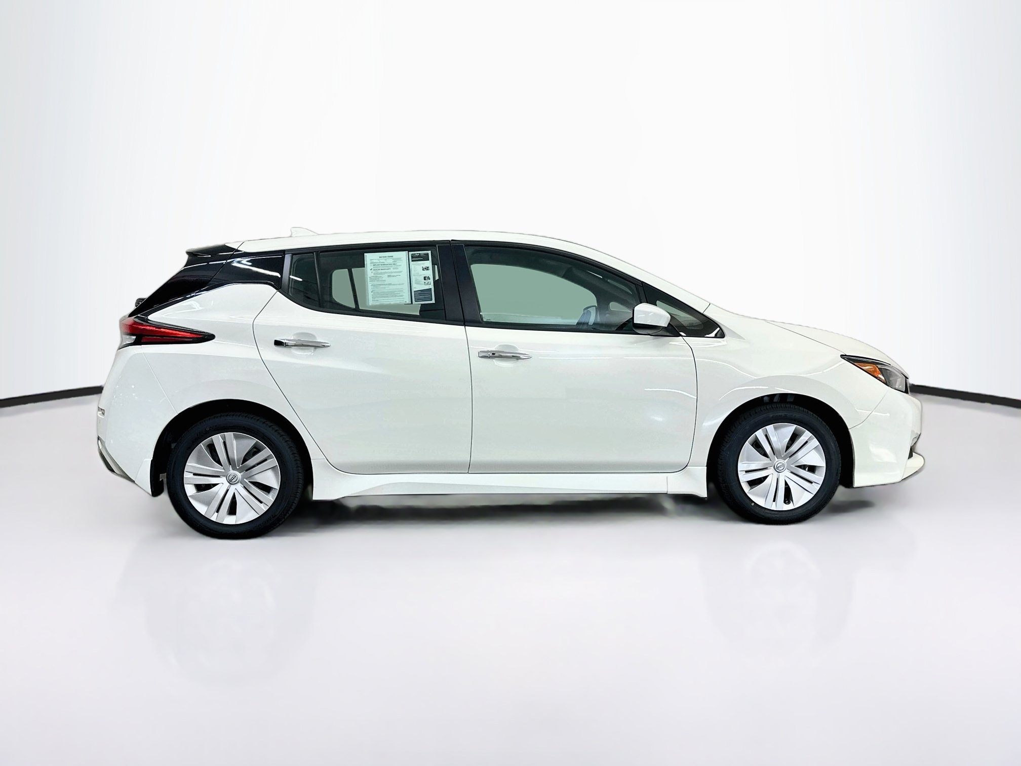 Used 2025 Nissan Leaf S FWD image 10