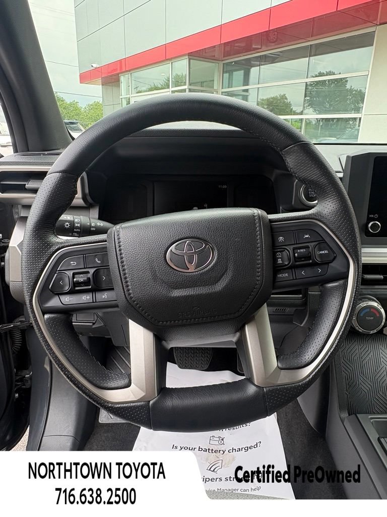 Used 2025 Toyota 4Runner SR5 AWD/4WD image 21