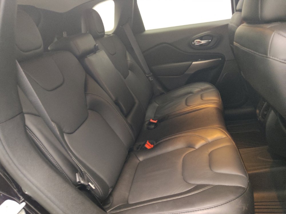 Used 2021 Jeep Cherokee Latitude Lux w/ Comfort/Convenience Group image 19