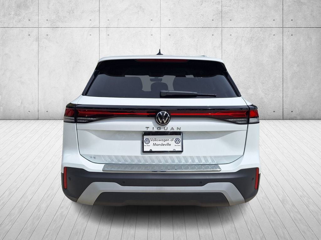 Used 2025 Volkswagen Tiguan SE FWD image 4