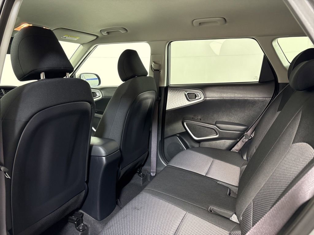 Used 2023 Kia Soul LX image 17
