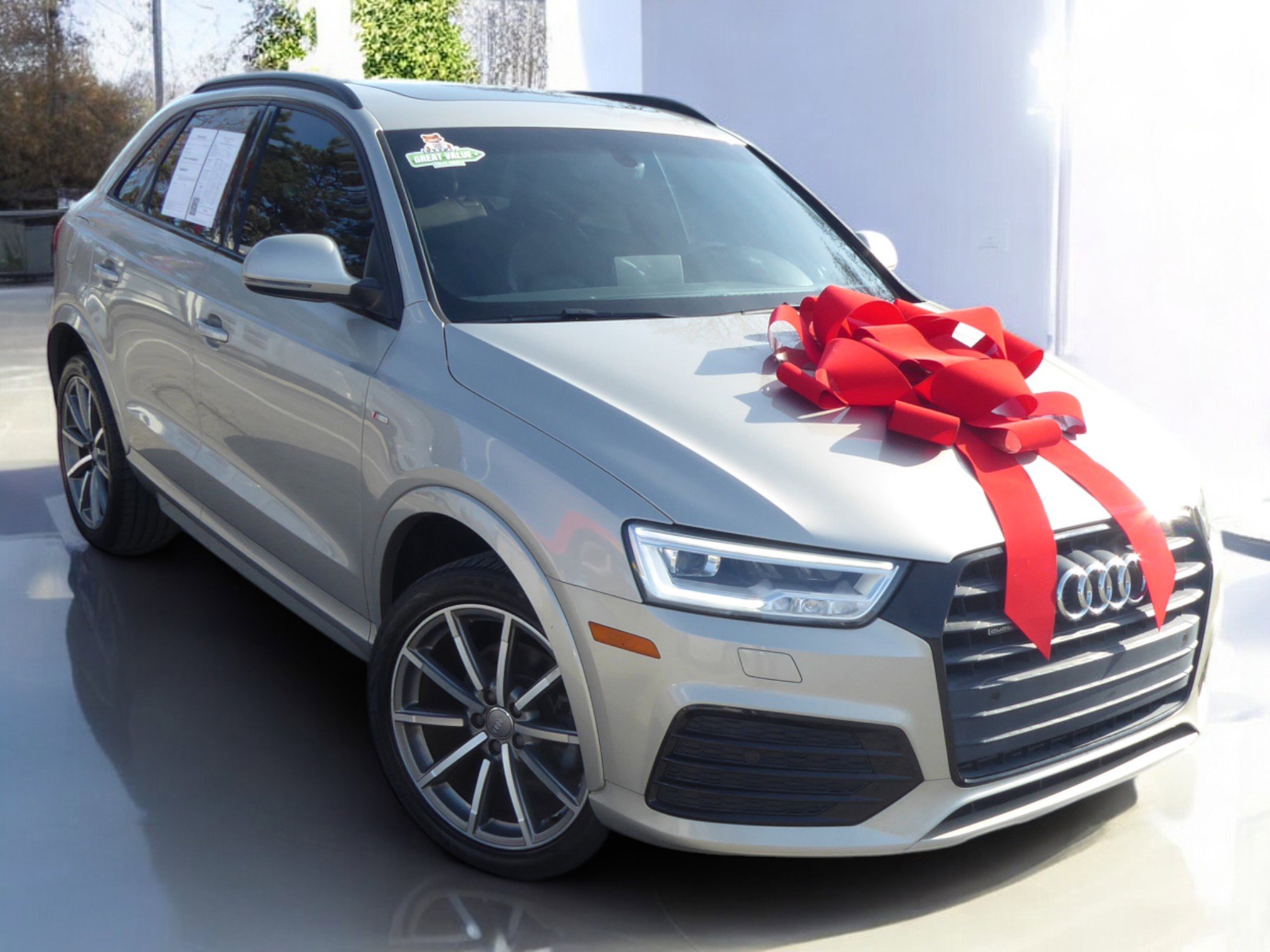 Used 2017 Audi Q3 2.0T Prestige w/ Prestige Package image 2