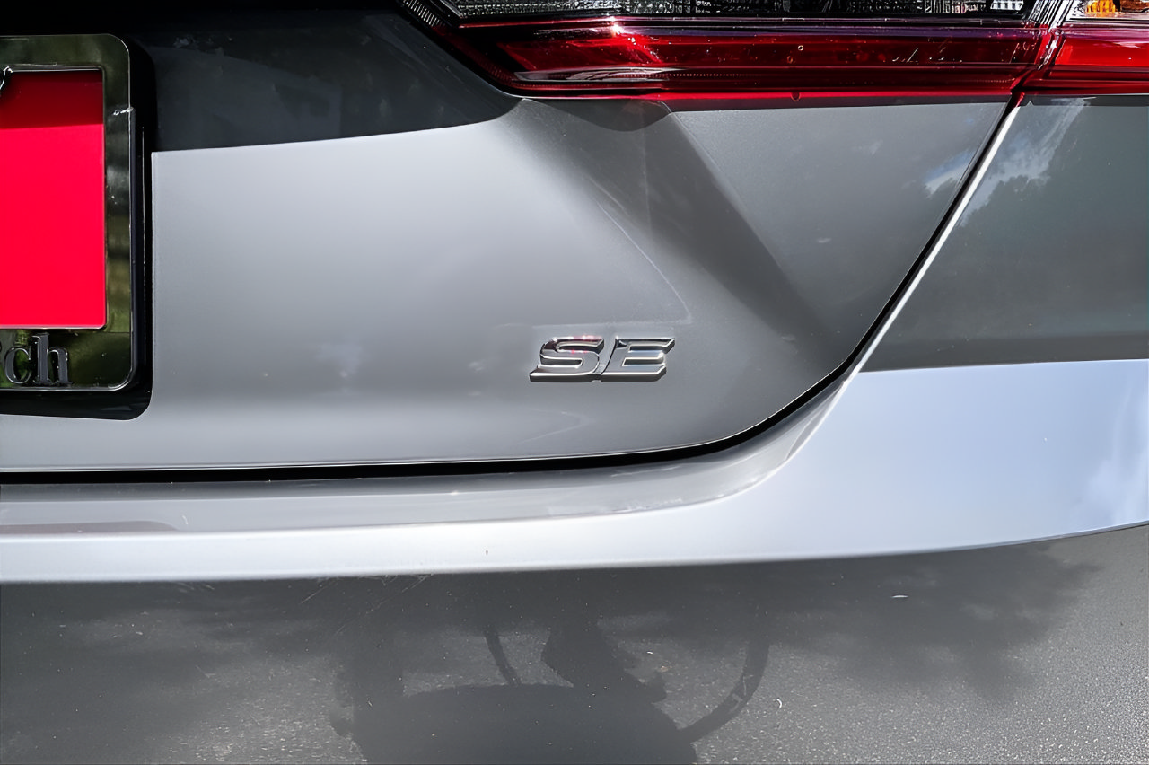 Used 2026 Toyota Camry SE FWD image 32