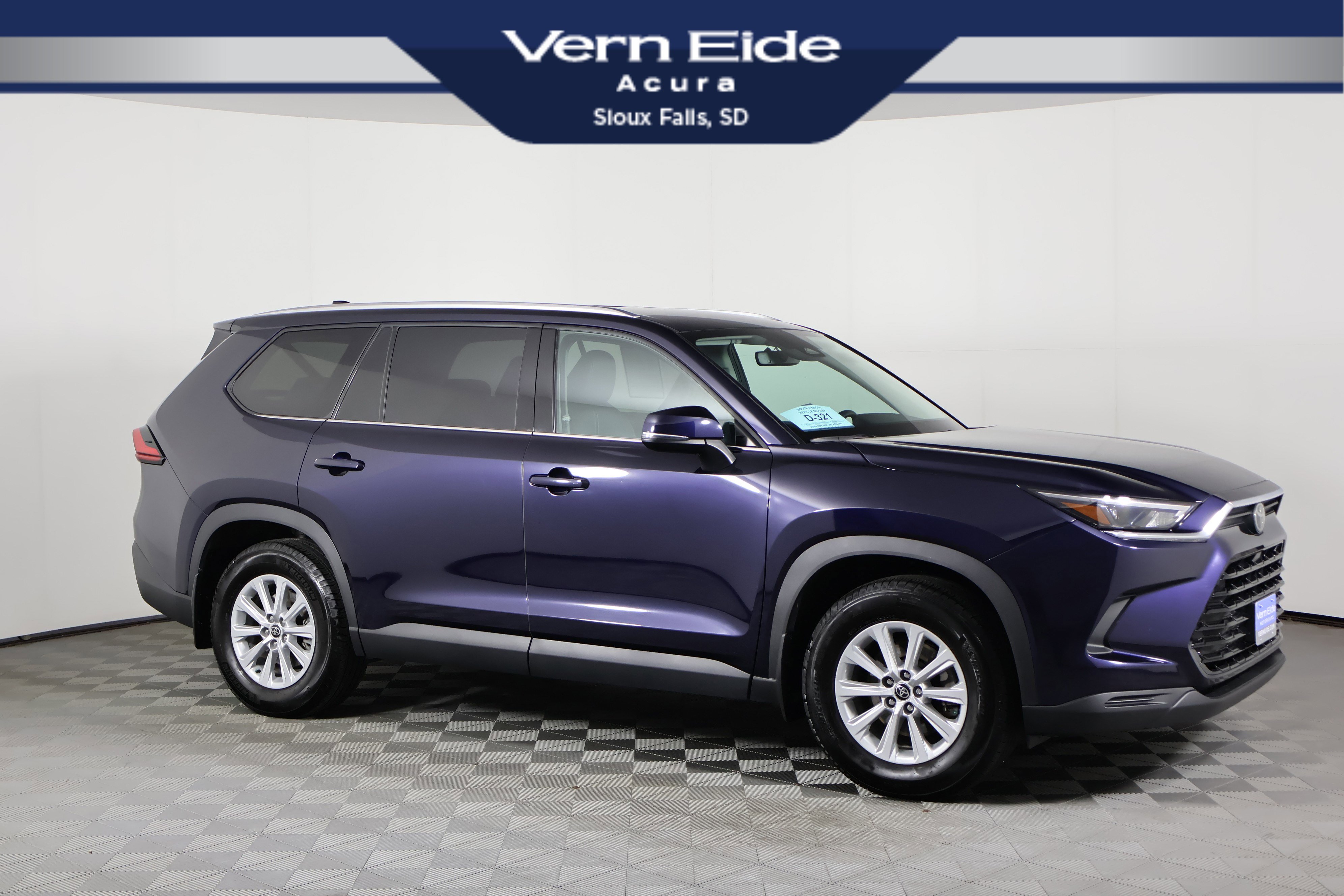 Used 2024 Toyota Grand Highlander XLE image 1