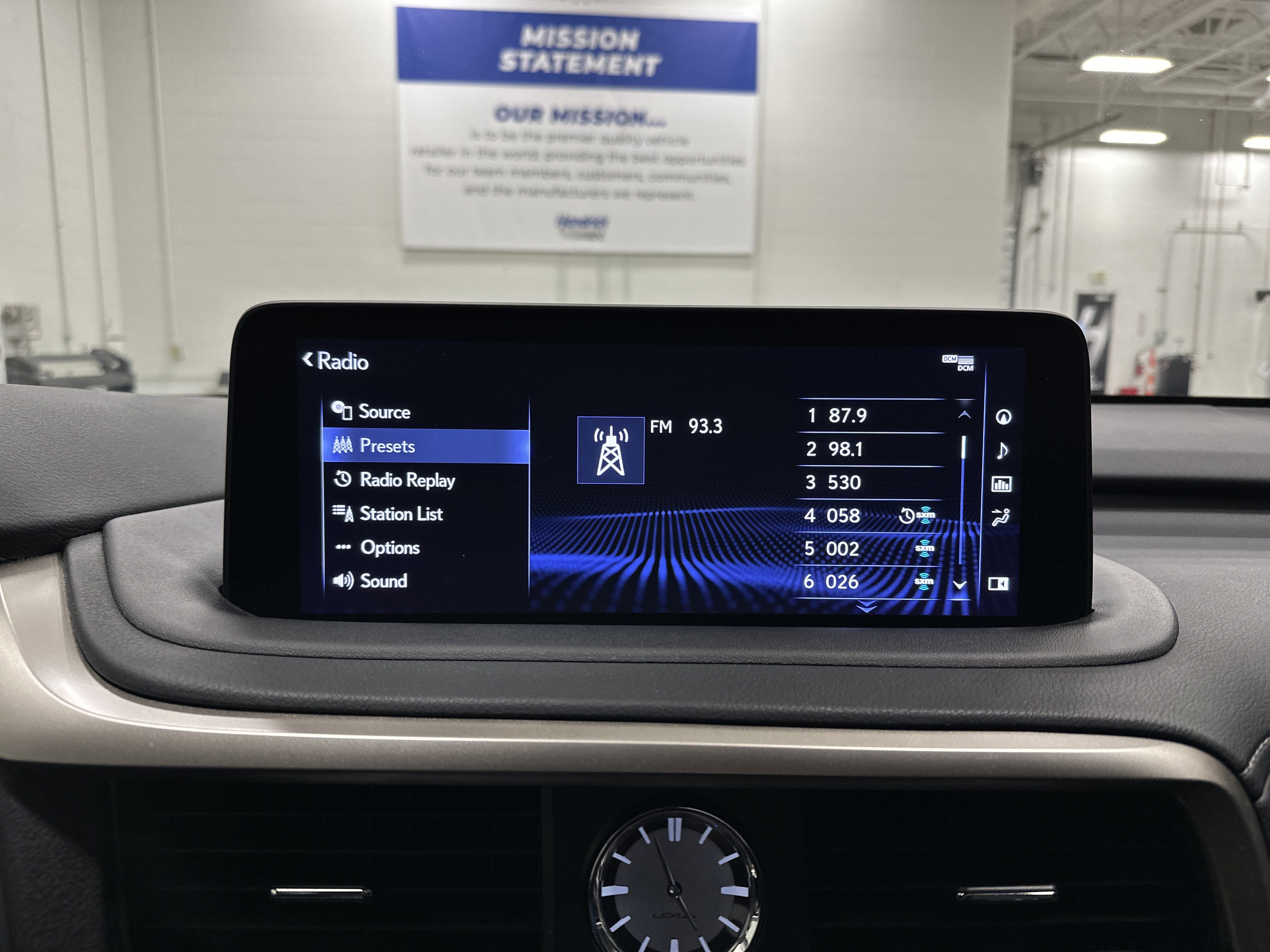 Certified 2022 Lexus RX 450h AWD w/ Luxury Package image 23