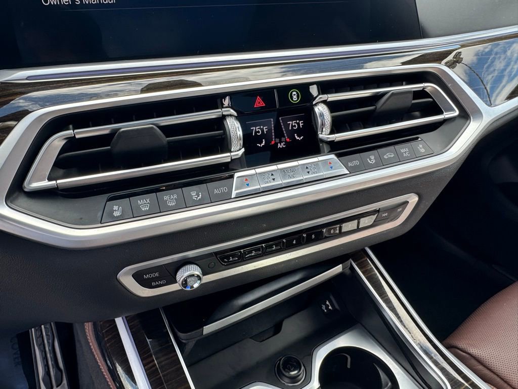 Used 2020 BMW X7 M50i w/ Executive Package image 30