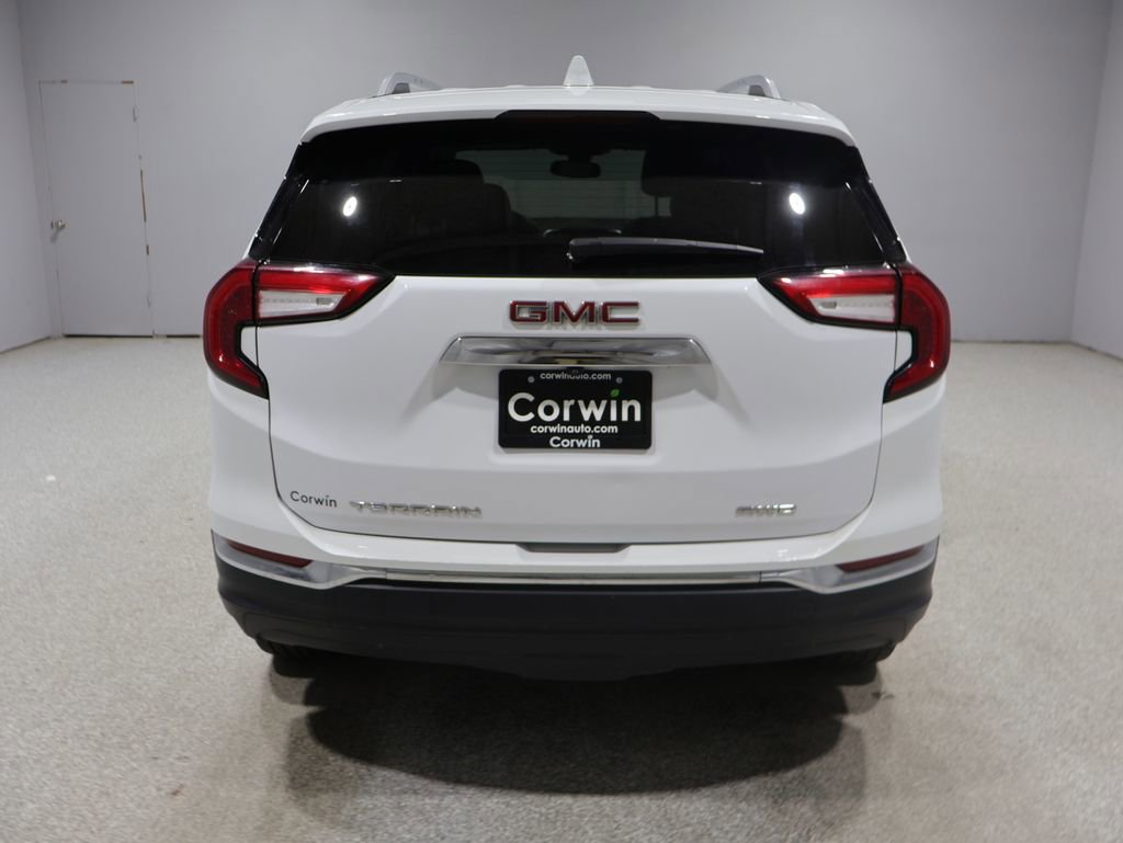Used 2024 GMC Terrain SLT AWD/4WD image 3