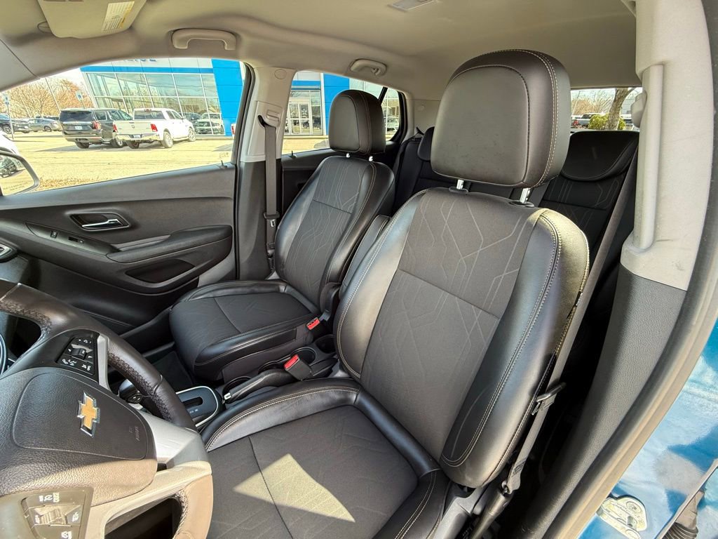 Used 2020 Chevrolet Trax LT w/ LT Convenience Package image 22