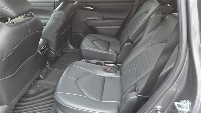 Certified 2024 Toyota Highlander XLE image 14