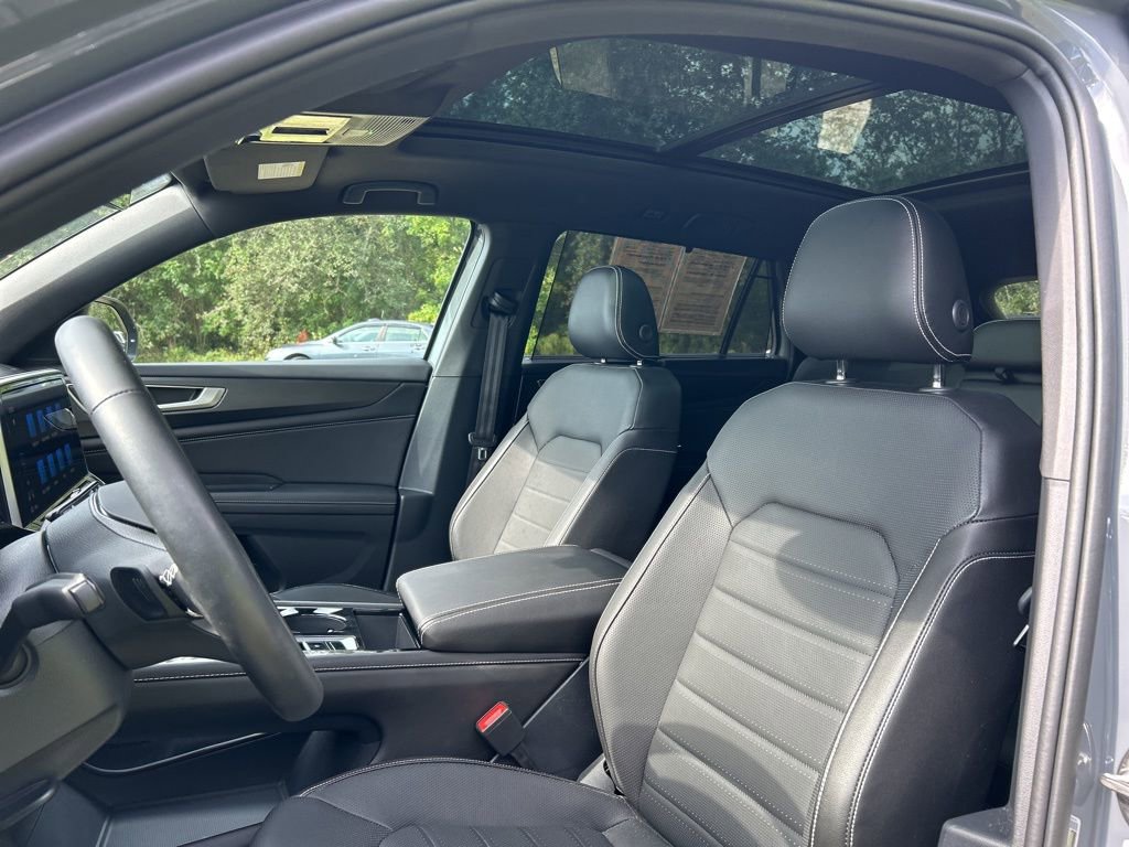 Used 2025 Volkswagen Atlas Cross Sport SEL image 15