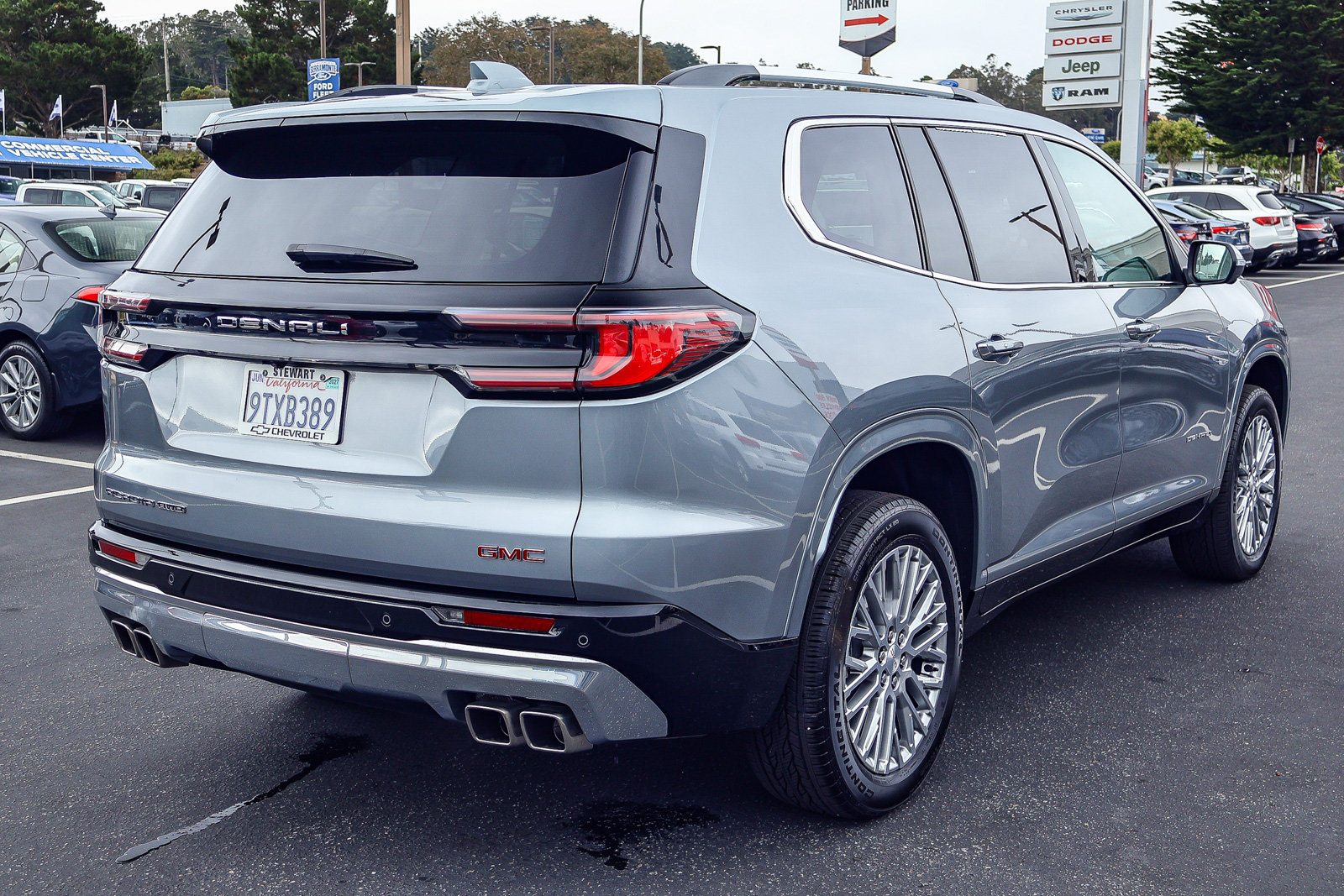 Used 2025 GMC Acadia Denali AWD/4WD image 22