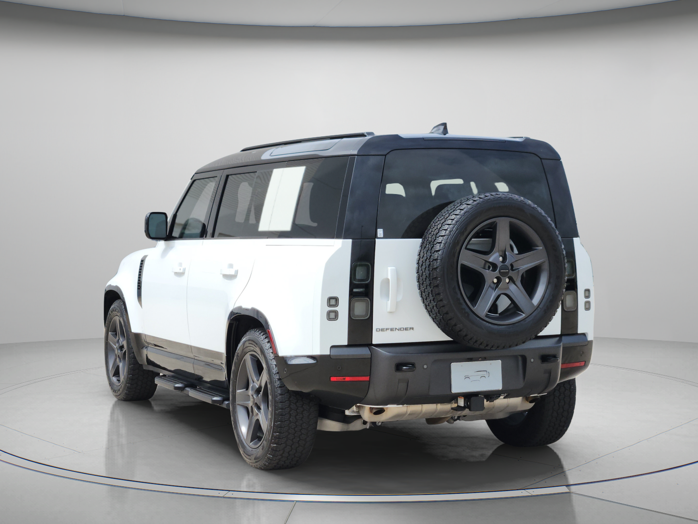 Used 2026 Land Rover Defender 110 X-Dynamic SE AWD/4WD image 3