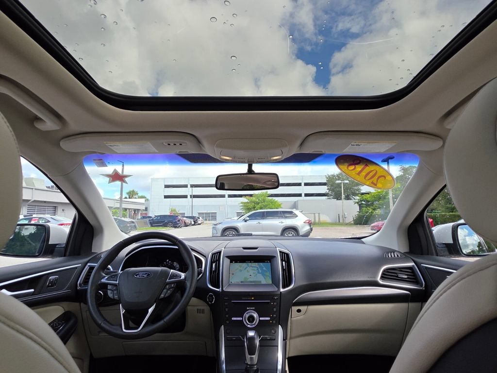 Used 2018 Ford Edge Titanium w/ Technology Package AWD/4WD image 4