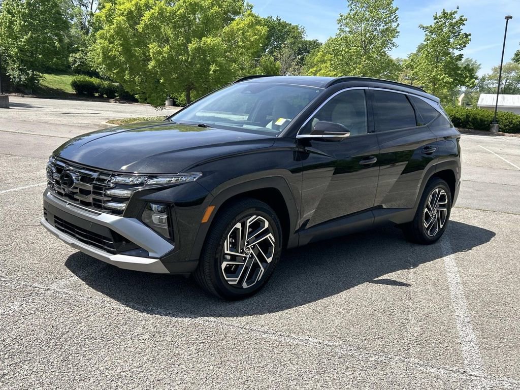 Certified 2025 Hyundai Tucson Limited AWD/4WD image 3