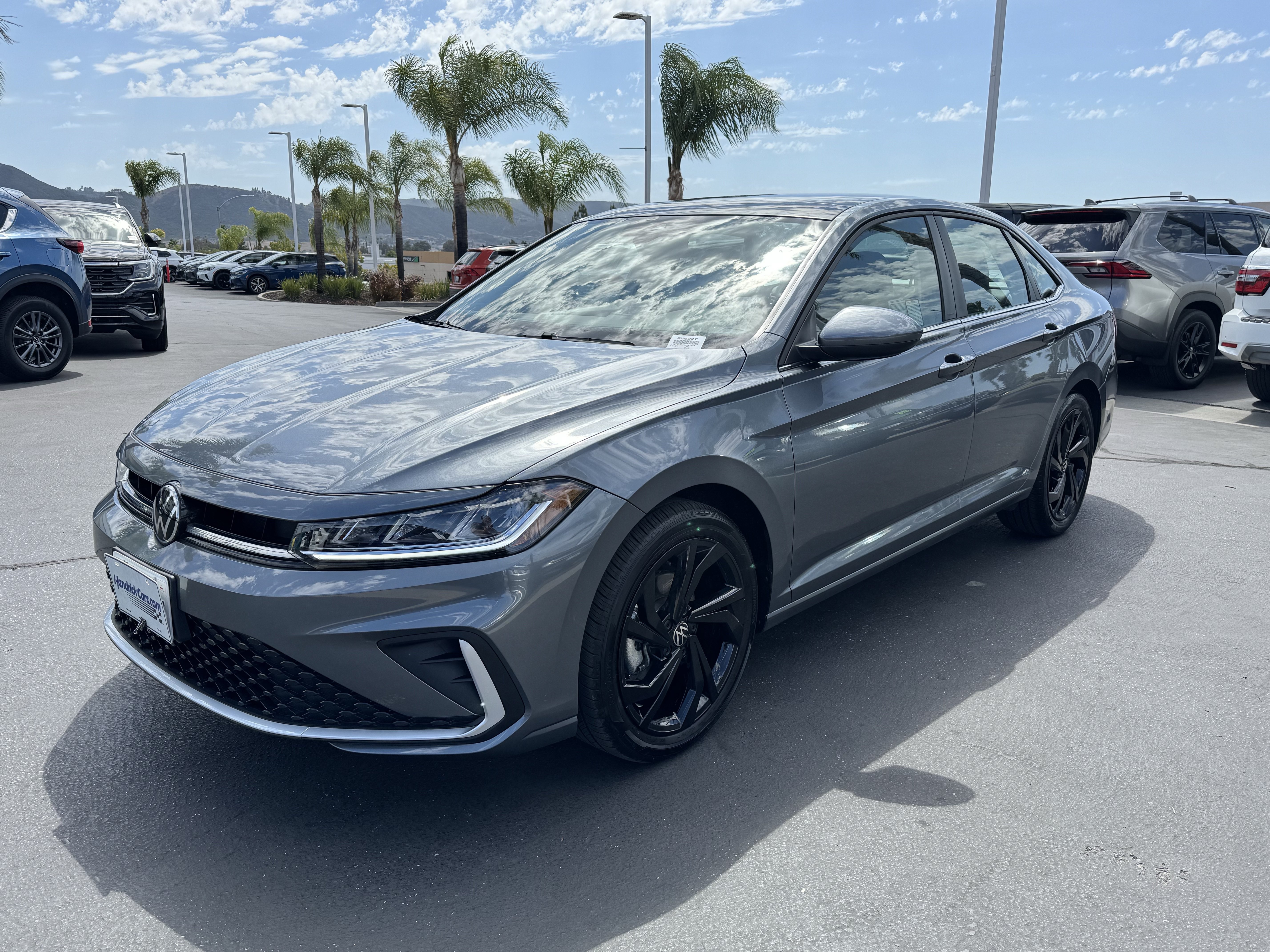 Used 2025 Volkswagen Jetta SE w/ Sunroof Package FWD image 5