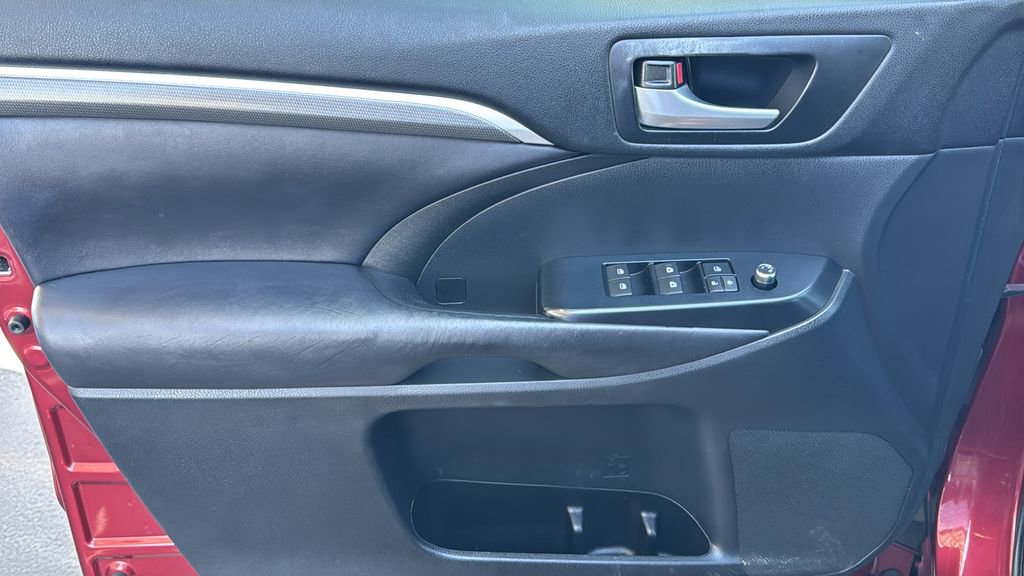 Used 2017 Toyota Highlander SE AWD/4WD image 18