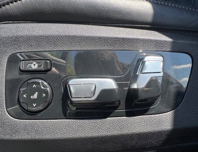 Used 2025 BMW X5 xDrive50e AWD/4WD image 13