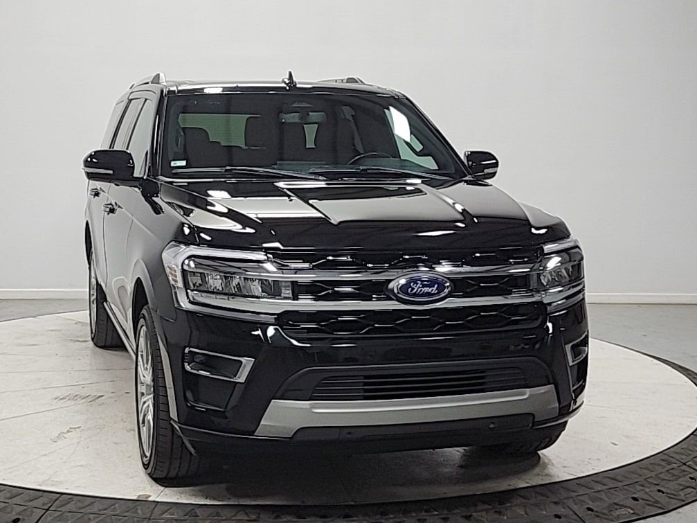 Used 2024 Ford Expedition Limited image 2