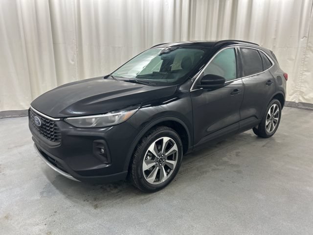 Used 2025 Ford Escape Platinum AWD/4WD image 2
