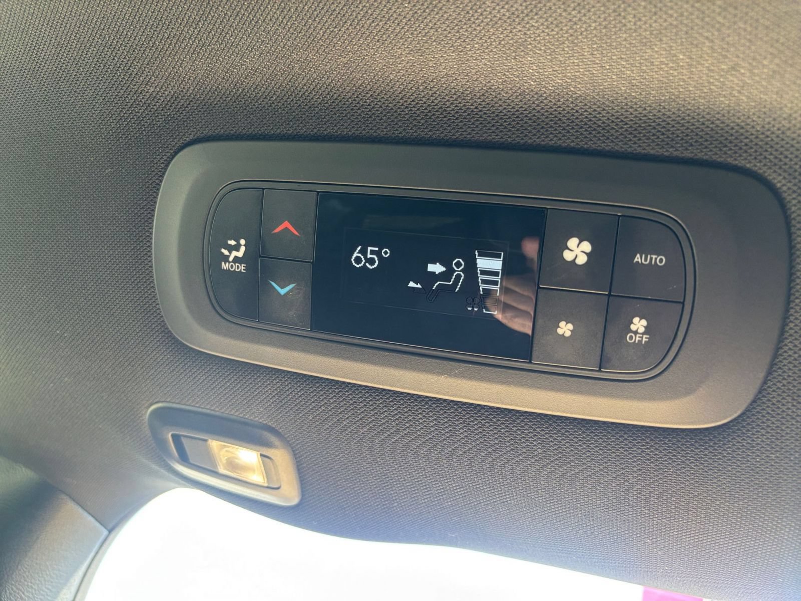 Used 2025 Chrysler Pacifica Limited FWD image 25