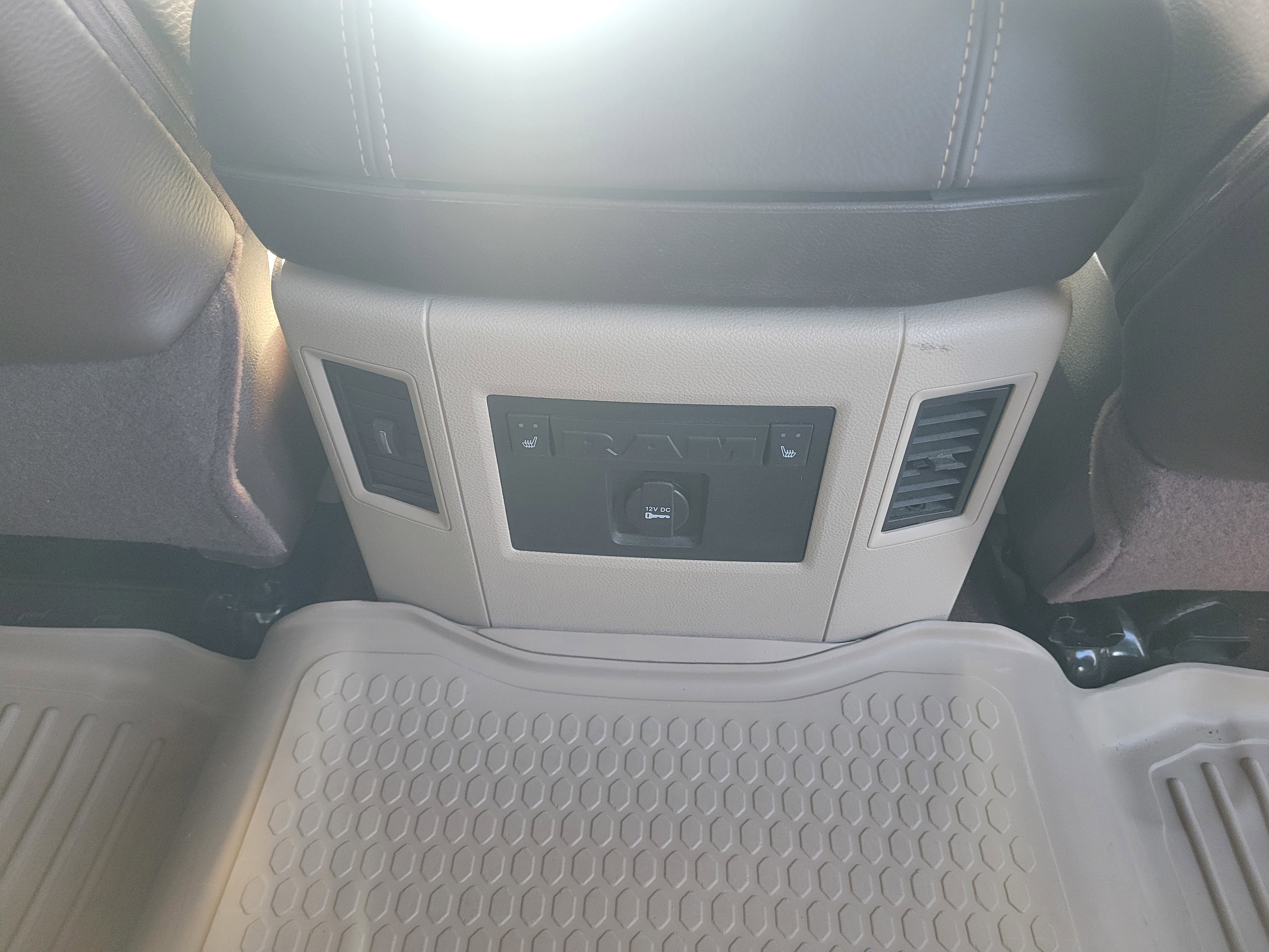 Used 2014 RAM 1500 Laramie Longhorn w/ Convenience Group image 17