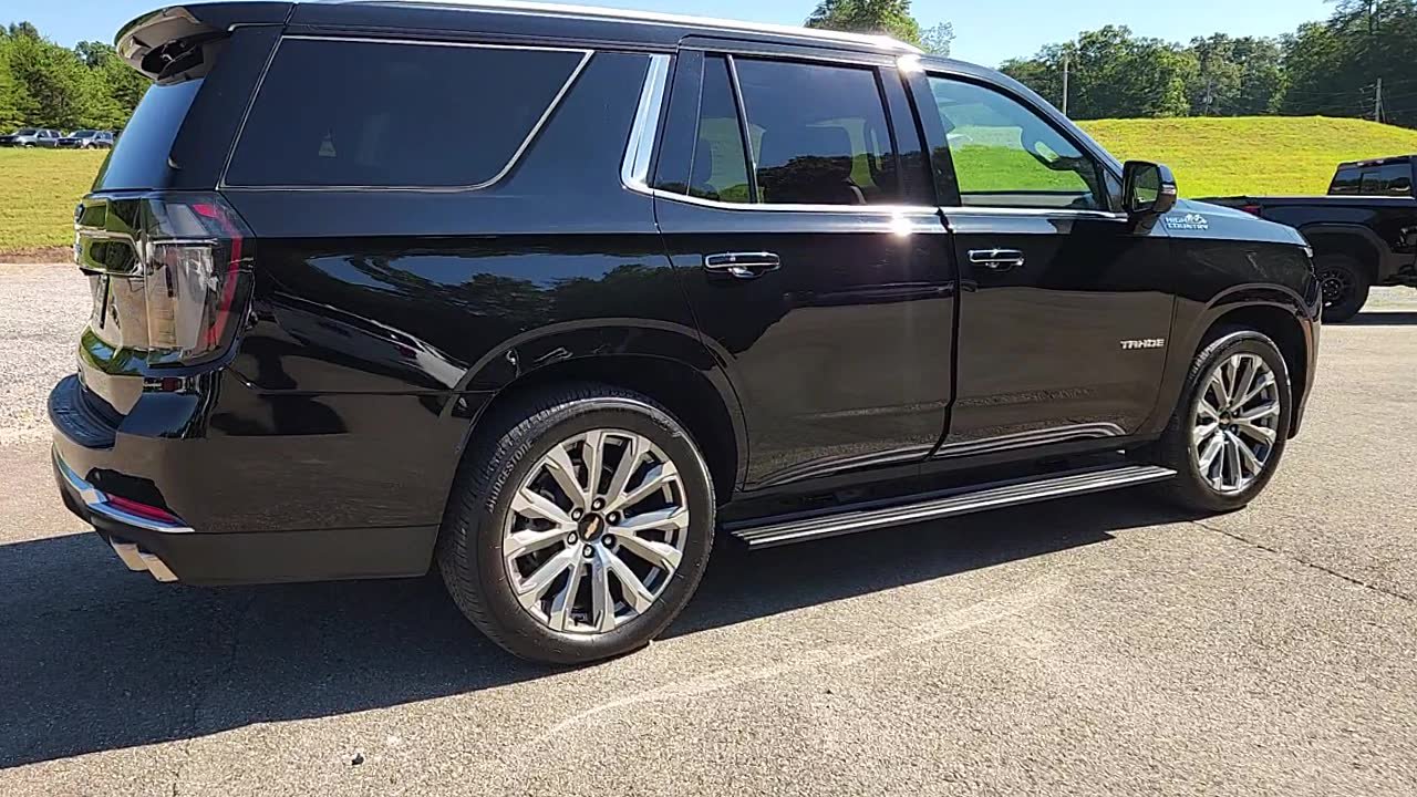 Used 2025 Chevrolet Tahoe High Country AWD/4WD image 7