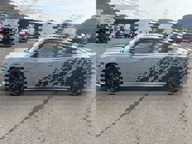 Used 2022 Dodge Charger R/T w/ Blacktop Package image 4