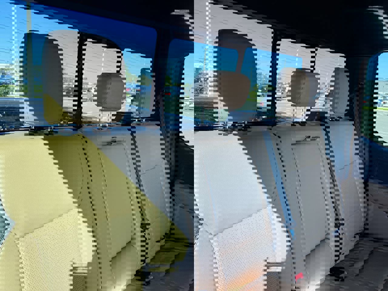 Used 2023 Ford F350 Lariat image 32