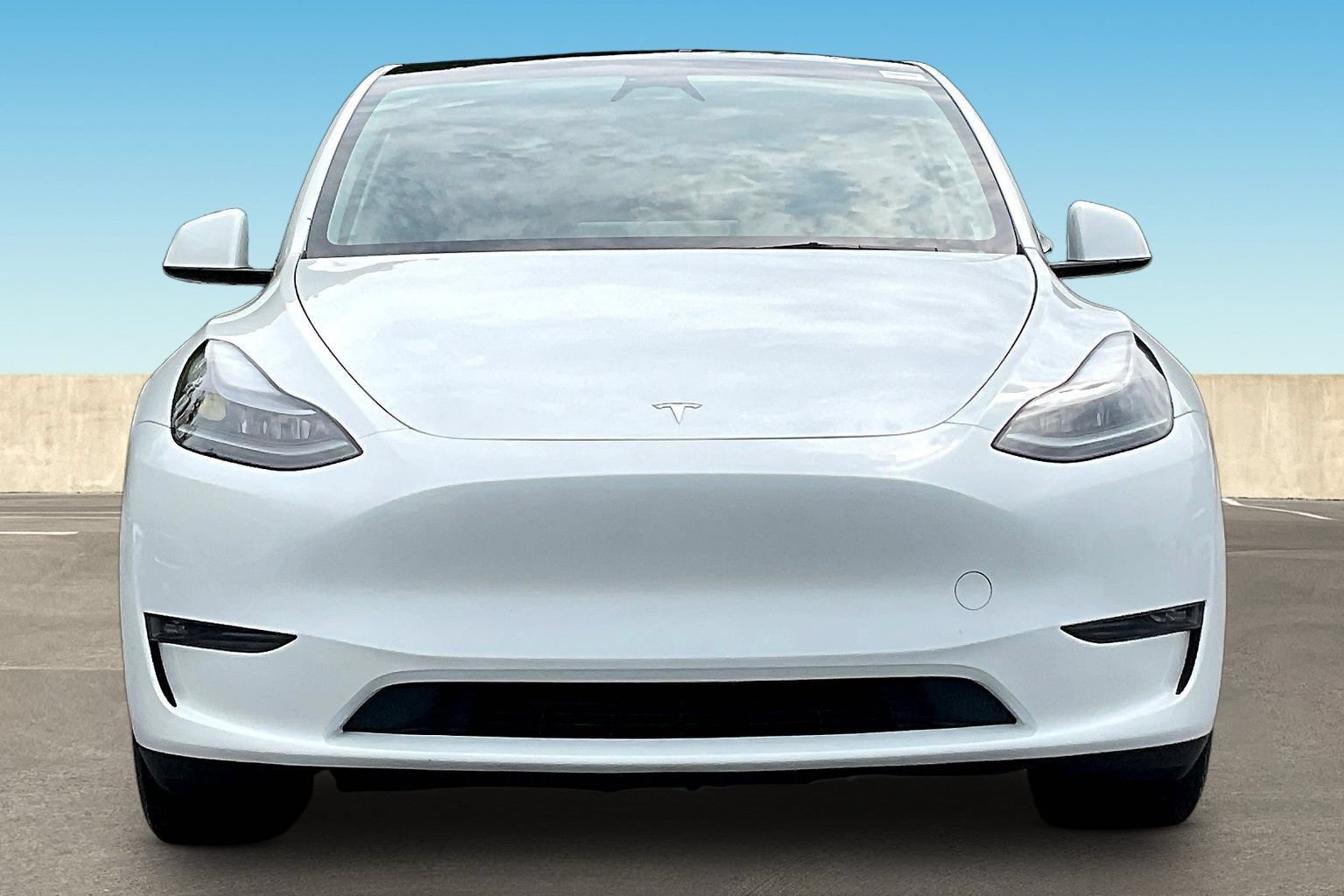 Used 2024 Tesla Model Y Long Range AWD/4WD image 2