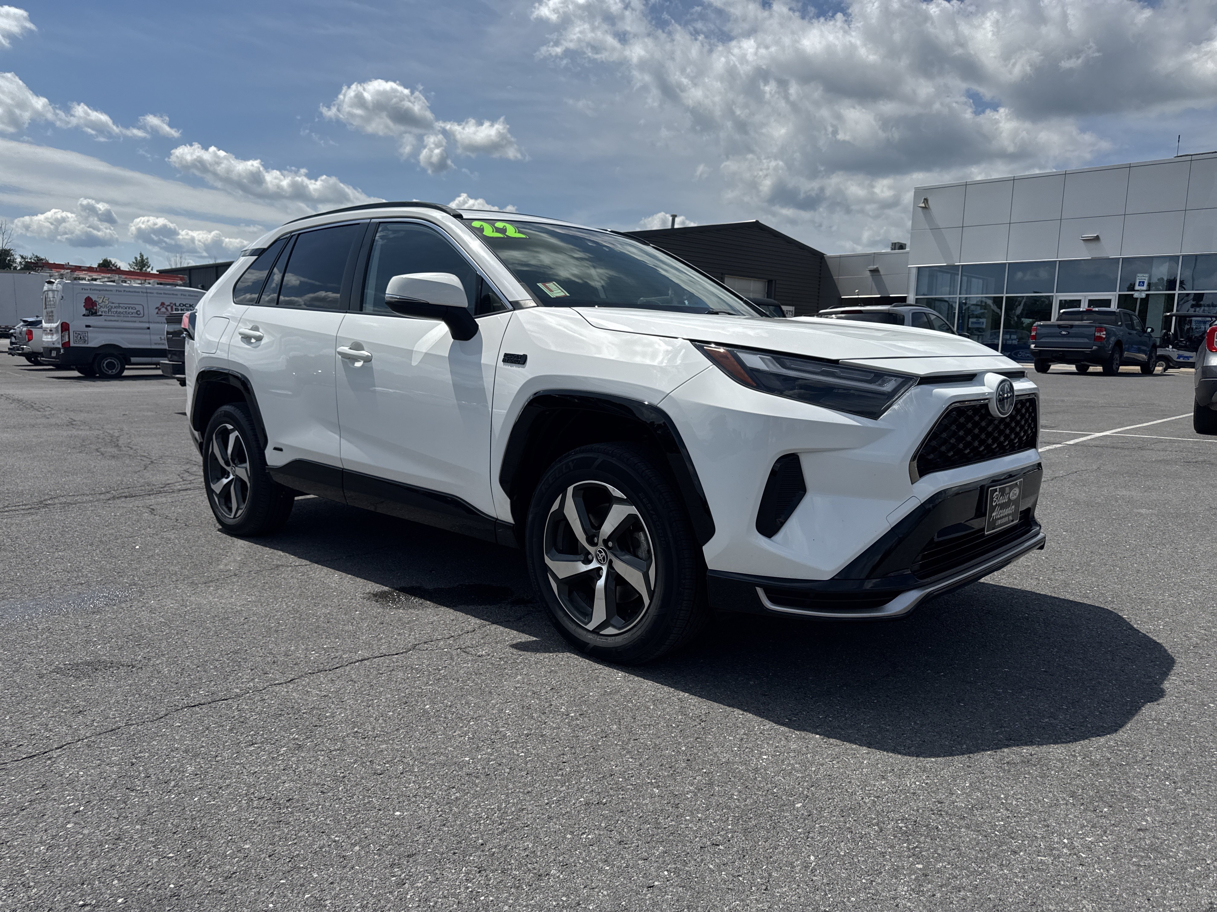 Used 2022 Toyota RAV4 SE w/ Weather & Moonroof Package