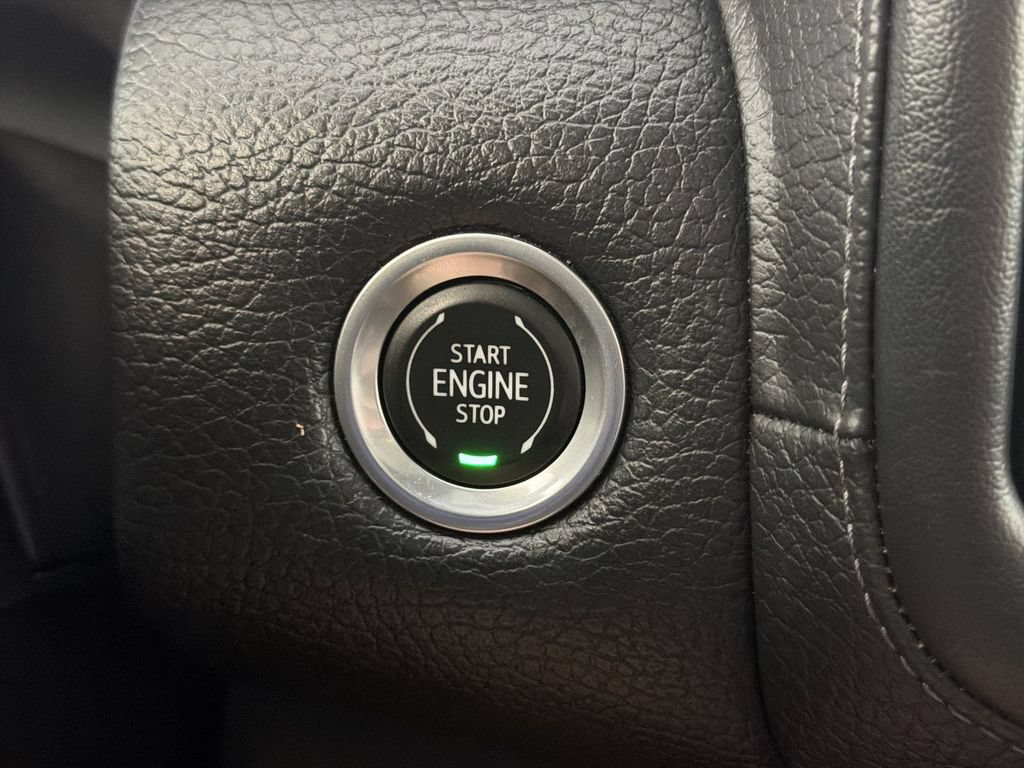 Used 2022 GMC Yukon Denali RWD image 17