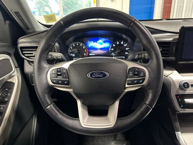 Used 2021 Ford Explorer XLT w/ Equipment Group 202A AWD/4WD image 13