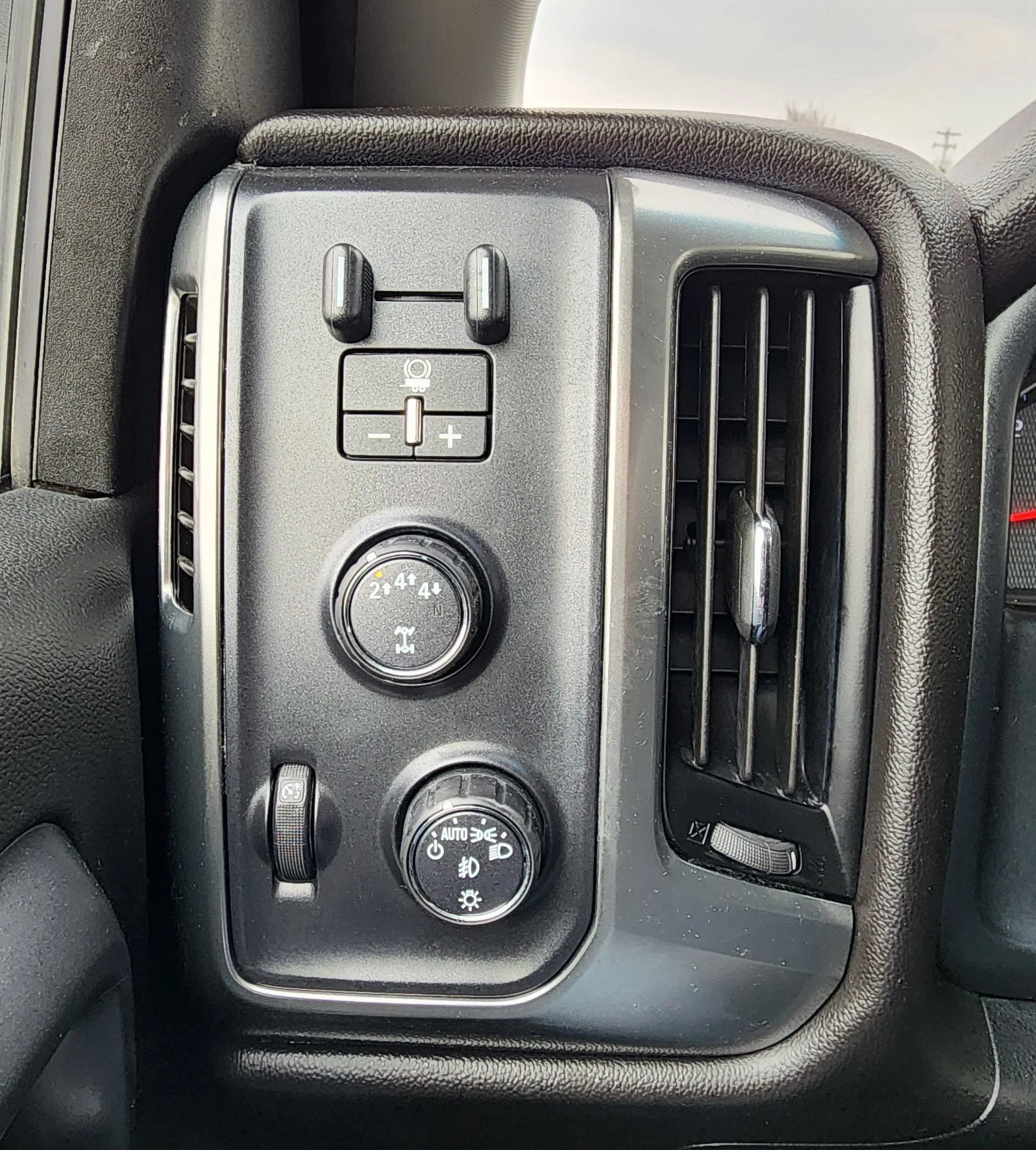 Used 2019 Chevrolet Silverado 2500 LT AWD/4WD image 24