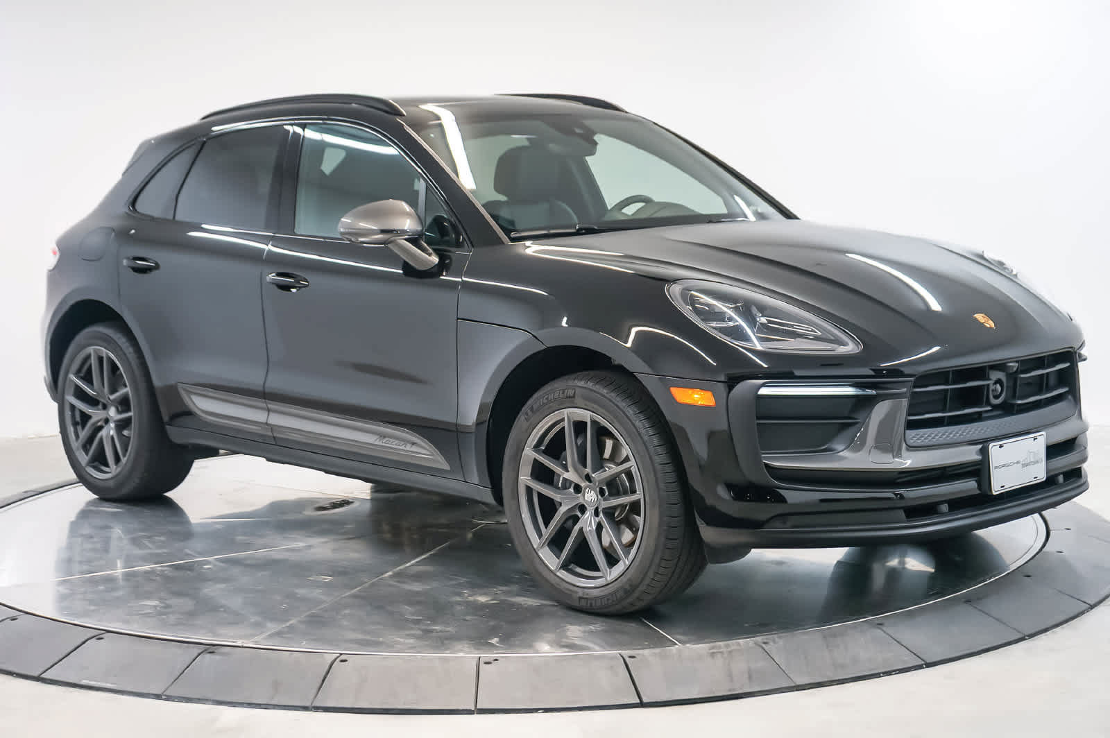 Certified 2026 Porsche Macan Turbo AWD/4WD image 7