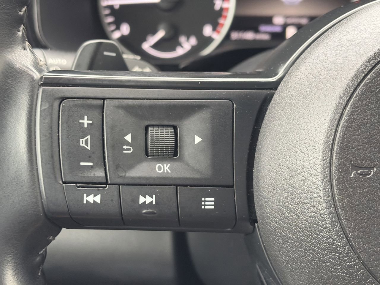 Certified 2024 Nissan Pathfinder SV image 21