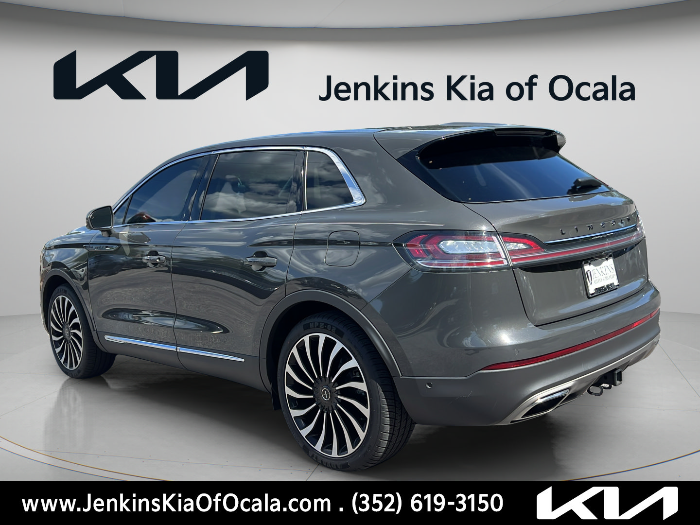 Used 2023 Lincoln Nautilus Black Label w/ Class II Trailer Tow Package AWD/4WD image 5