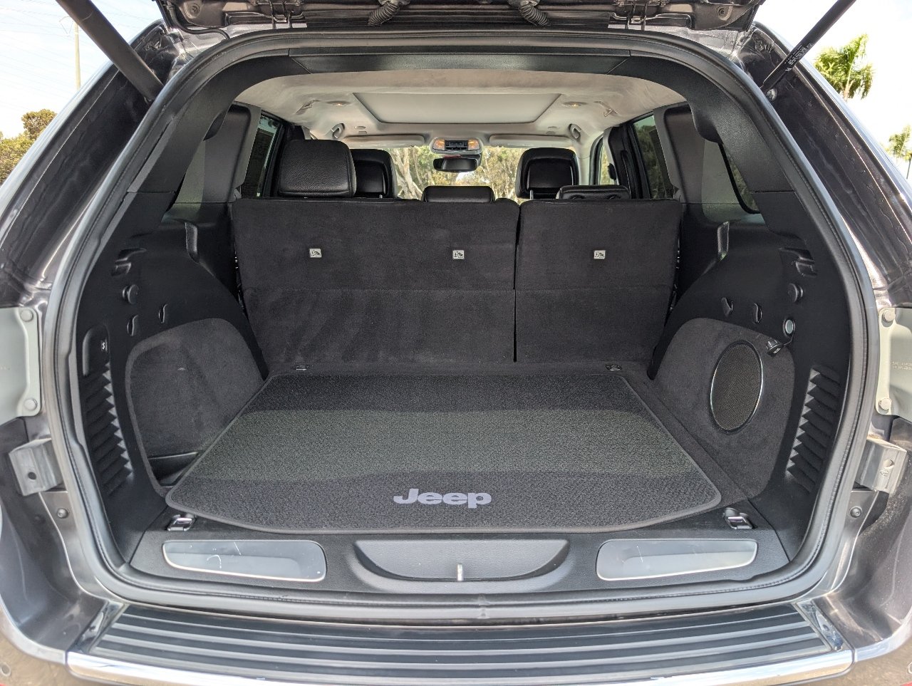 Used 2019 Jeep Grand Cherokee Summit AWD/4WD image 9