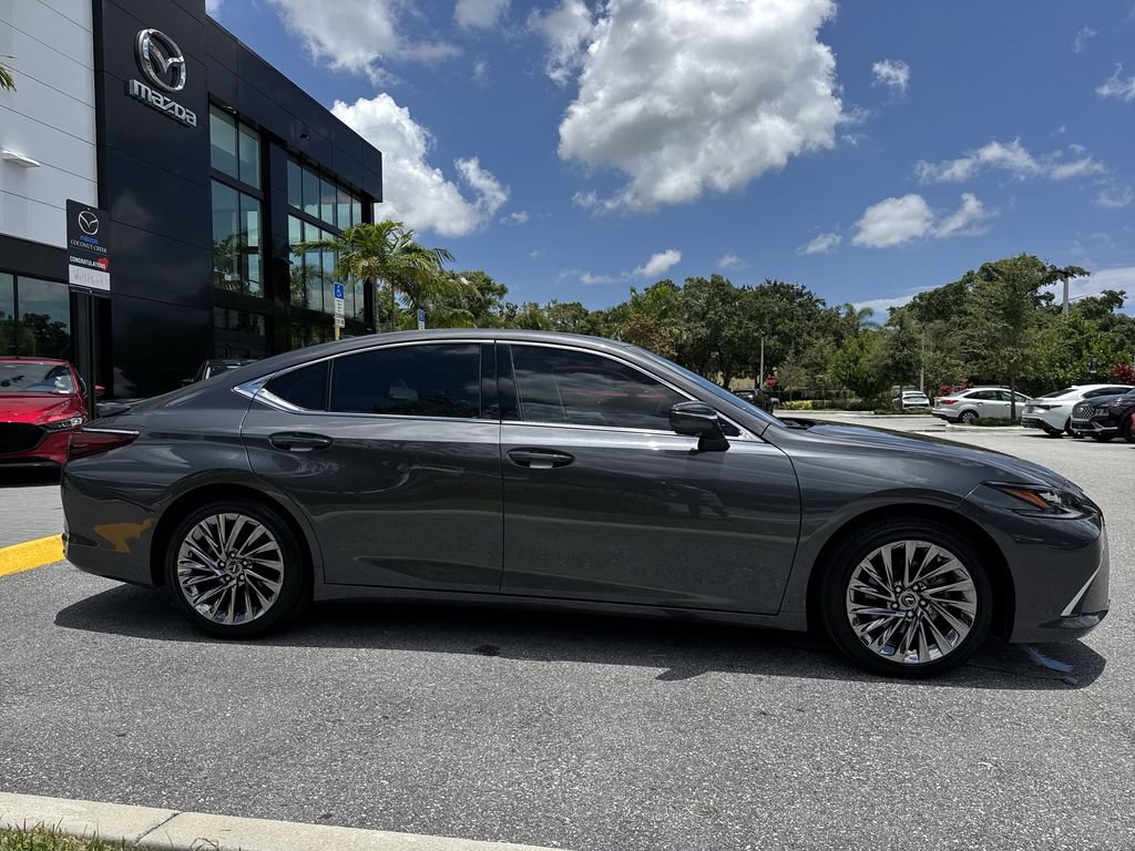 Used 2024 Lexus ES 300h Ultra Luxury w/ Accessory Package (Z2) FWD image 23