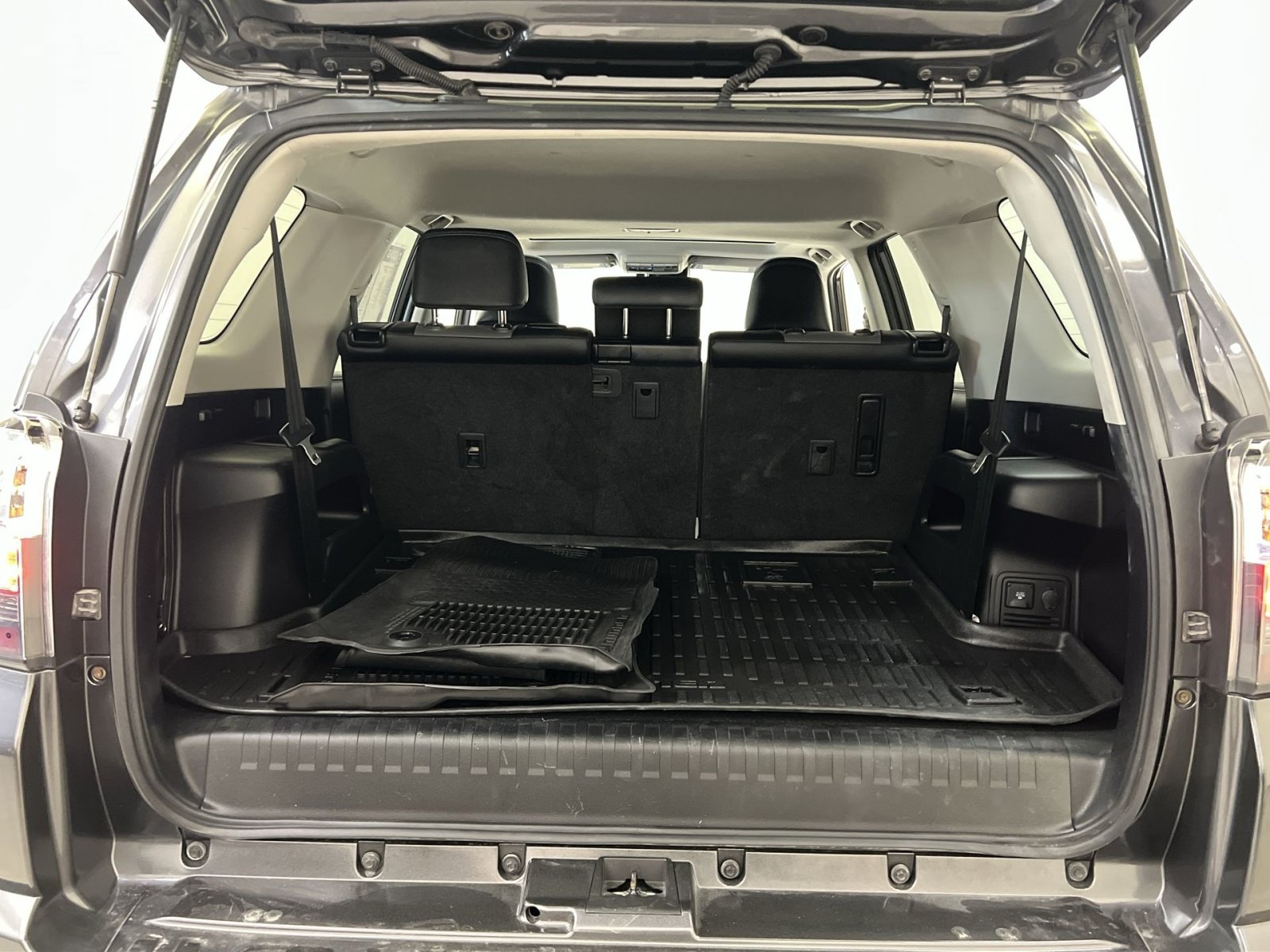 Used 2022 Toyota 4Runner SR5 Premium w/ Moonroof Package AWD/4WD image 25