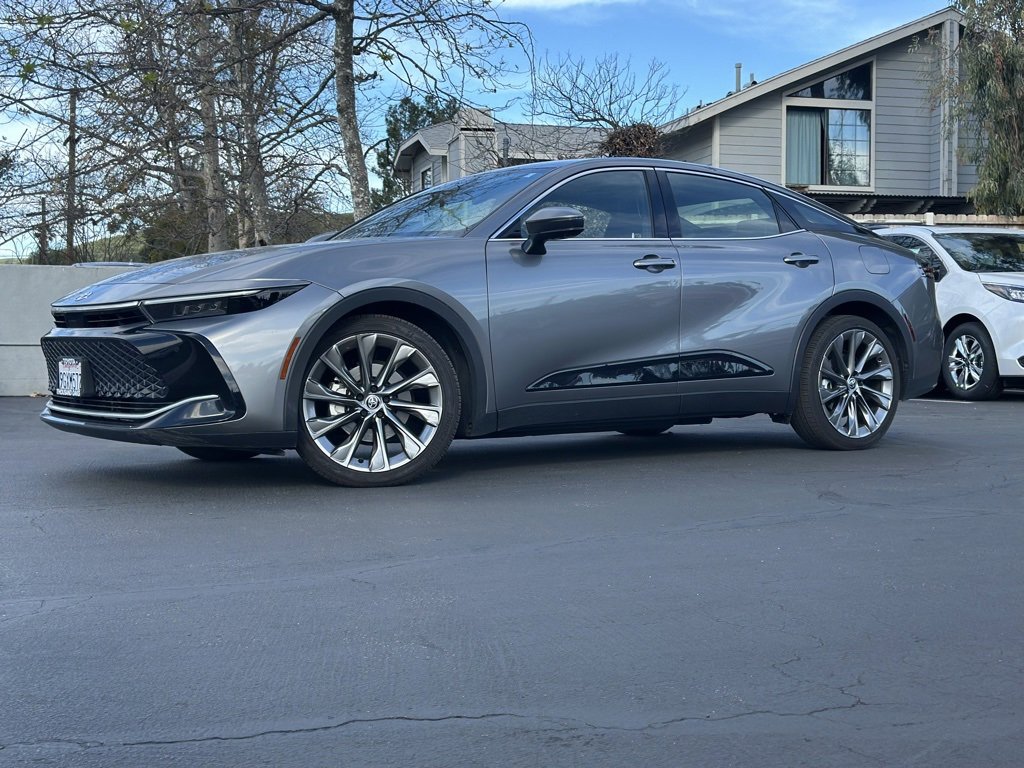 Used 2023 Toyota Crown image 1